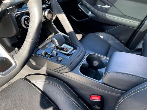 Used 2024 Jaguar E-PACE R-Dynamic SE image 19