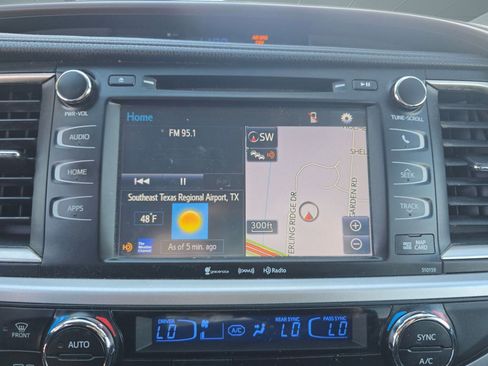 Used 2016 Toyota Highlander XLE image 25