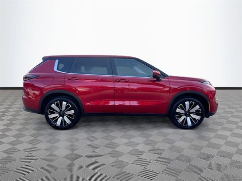 New 2025 Mitsubishi Outlander SE image 4