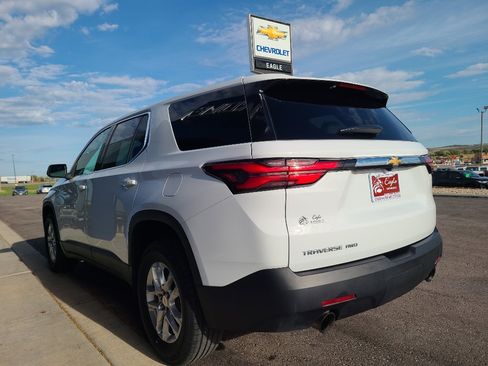 Used 2022 Chevrolet Traverse LS image 6