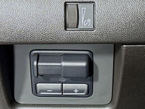 Used 2025 Chevrolet Colorado Z71 w/ Technology Package image 11