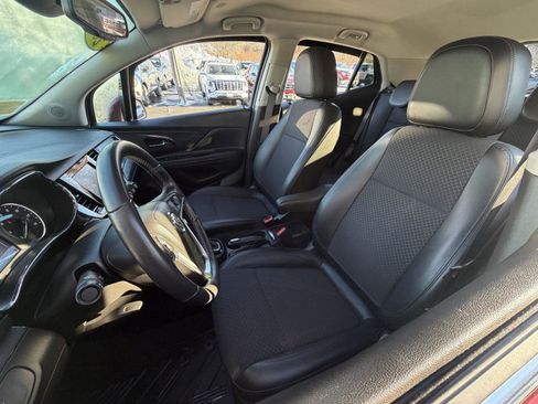 Used 2022 Buick Encore Preferred w/ Safety Package image 11