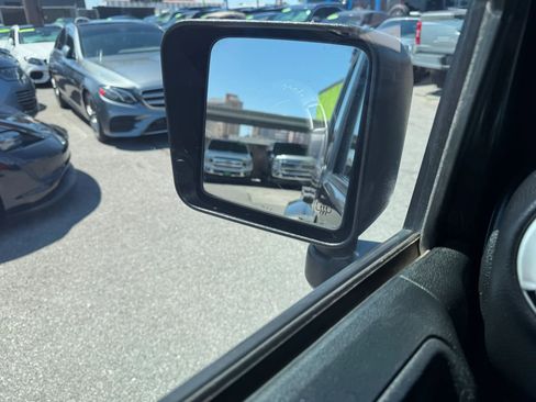 Used 2018 Jeep Wrangler Unlimited Rubicon w/ Connectivity Group image 23