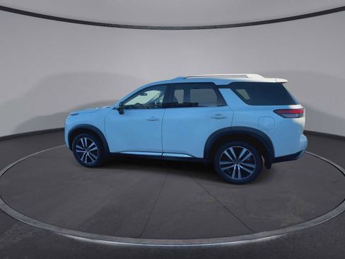 Used 2023 Nissan Pathfinder Platinum image 5