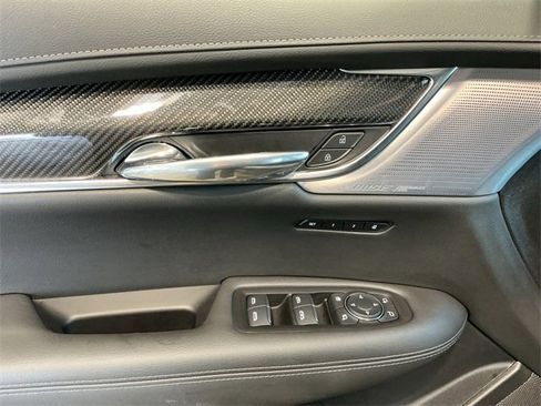 Certified 2025 Cadillac XT6 Sport w/ Technology Package image 18