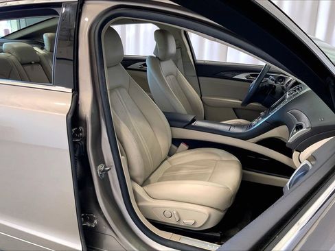 Used 2018 Lincoln MKZ Reserve w/ Technology Package FWD image 16