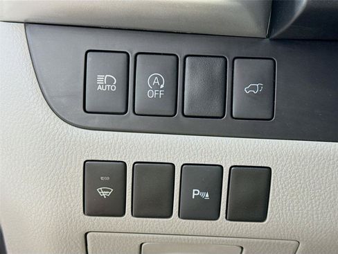 Used 2018 Toyota Highlander Limited w/ Carpet Mat Package (TMS) AWD/4WD image 14