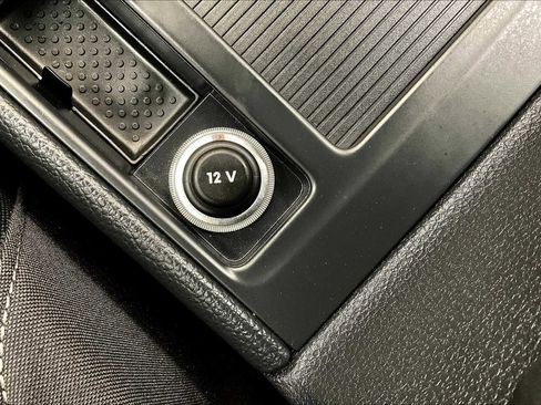 Used 2019 Volkswagen e-Golf SE w/ Driver Assistance Package image 37