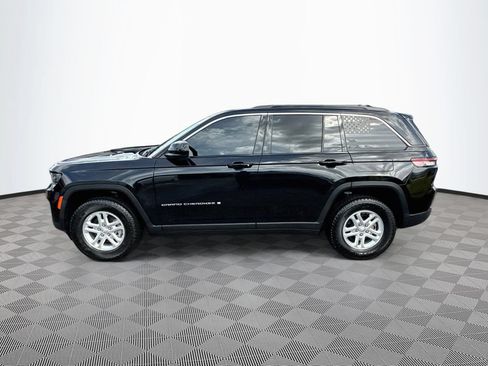 Used 2025 Jeep Grand Cherokee Laredo RWD image 9