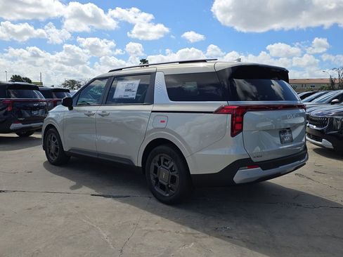 New 2026 Kia Carnival EX FWD image 6