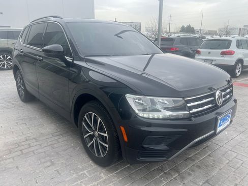 Certified 2019 Volkswagen Tiguan SE w/ Panoramic Sunroof Package image 9