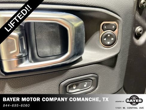 Used 2025 Jeep Gladiator Mojave AWD/4WD image 22