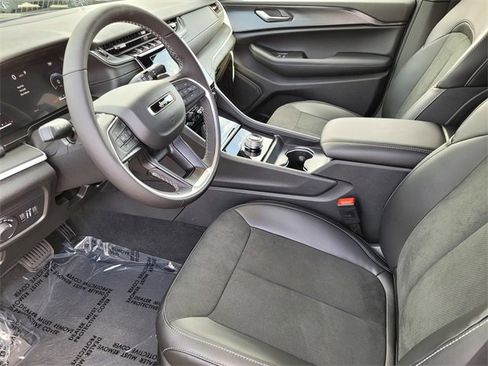 New 2025 Jeep Grand Cherokee L Altitude image 9