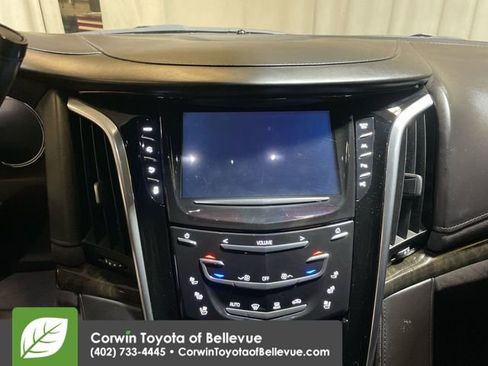 Used 2019 Cadillac Escalade Platinum image 13