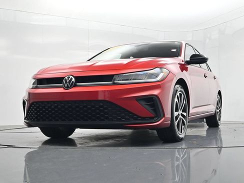 Used 2025 Volkswagen Jetta Sport FWD image 35