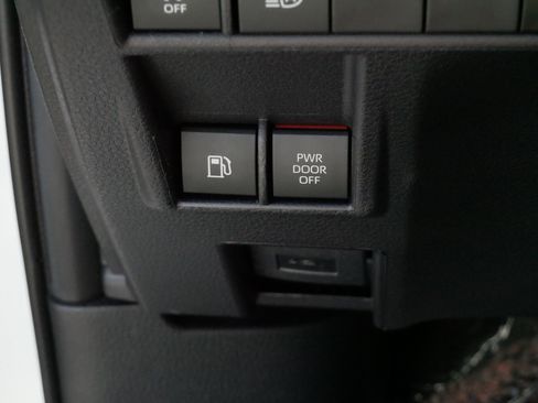 Certified 2026 Toyota Sienna LE FWD image 28