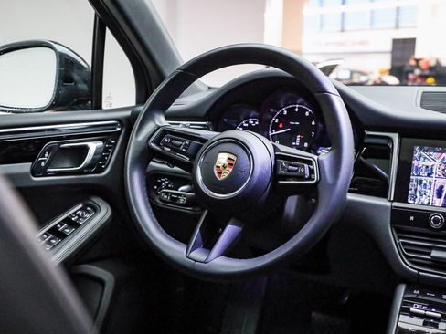 Certified 2025 Porsche Macan image 19
