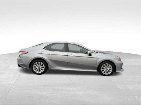 Used 2018 Toyota Camry L image 5