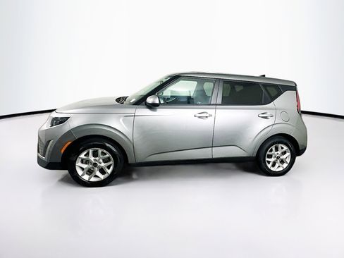 Used 2023 Kia Soul LX w/ LX Technology Package FWD image 4