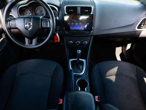 Used 2014 Dodge Avenger SE image 2