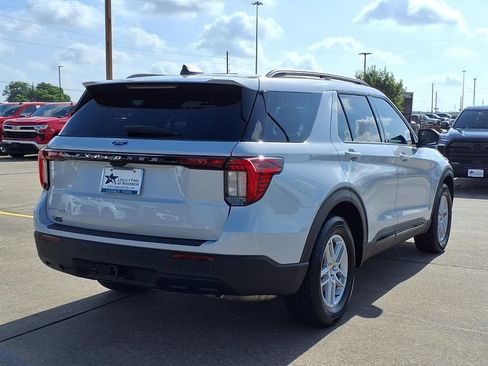 Used 2026 Ford Explorer Active RWD image 2