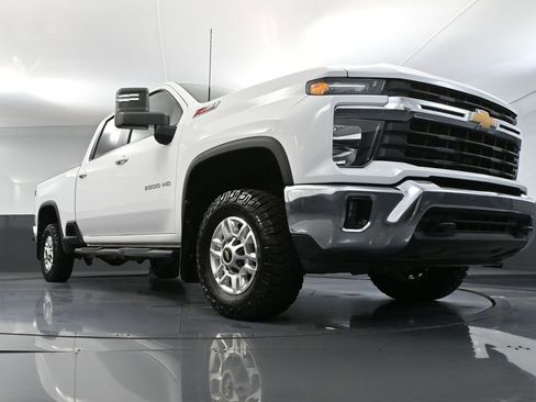 Used 2024 Chevrolet Silverado 2500 LT image 55