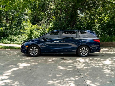 Used 2023 Honda Odyssey EX-L image 6