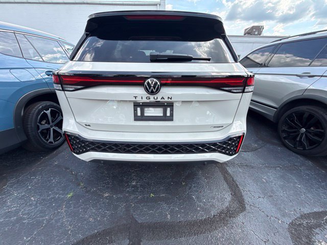 New 2026 Volkswagen Tiguan SE R-Line AWD/4WD image 5