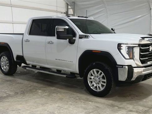 Used 2024 GMC Sierra 2500 SLT w/ SLT Convenience Package image 2