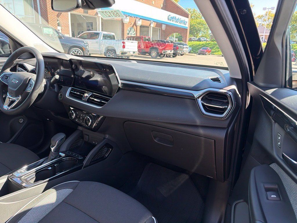 New 2026 Chevrolet TrailBlazer LT w/ Convenience Package AWD/4WD image 40