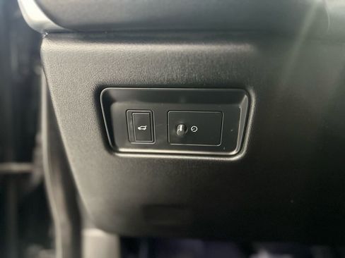 Used 2022 Jaguar F-PACE S image 26