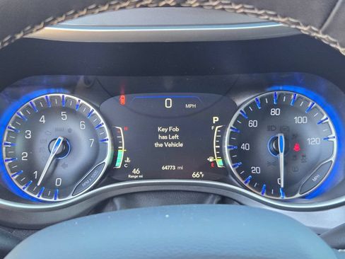Used 2023 Chrysler Pacifica Touring-L FWD image 22