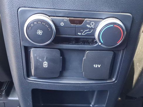 Used 2021 Ford Explorer XLT w/ Equipment Group 202A RWD image 26
