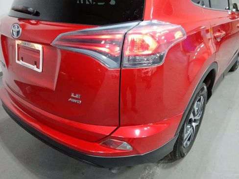Used 2016 Toyota RAV4 LE image 28