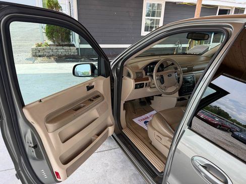 Used 2005 Ford Freestar SEL FWD image 16