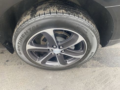 Used 2019 Buick Enclave Essence w/ LPO, Sport Appearance Package image 34