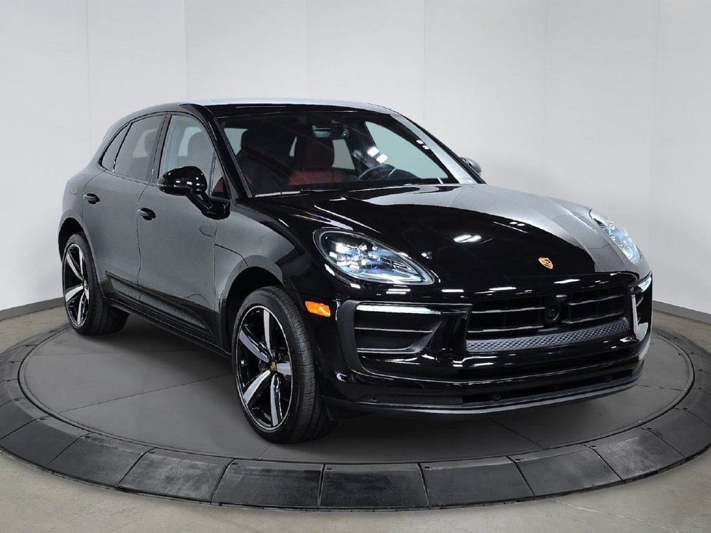 Certified 2026 Porsche Macan AWD/4WD image 9