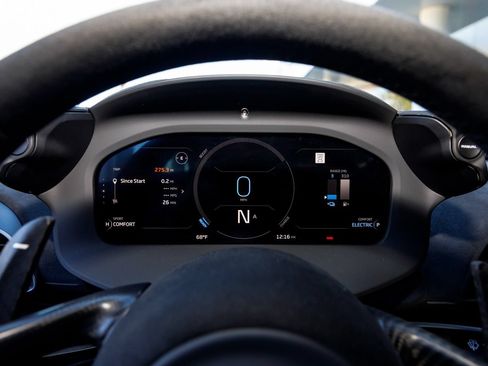 Used 2023 McLaren Artura RWD image 38