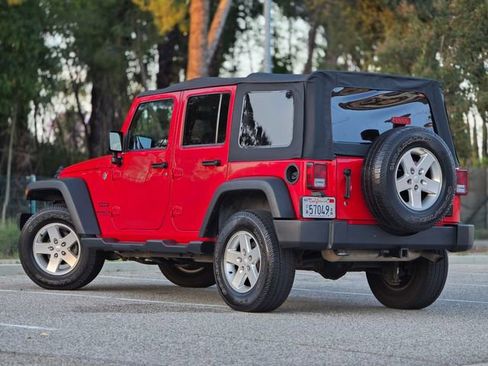 Used 2014 Jeep Wrangler Unlimited Sport w/ Quick Order Package 24S AWD/4WD image 9