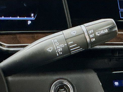 Used 2023 Cadillac Escalade Sport Platinum w/ LPO, ONYX Package image 15