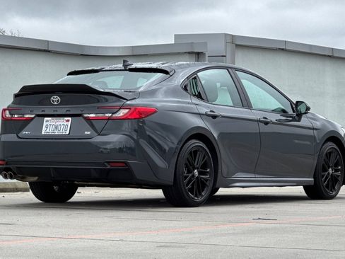 Certified 2025 Toyota Camry SE w/ Convenience Package image 3