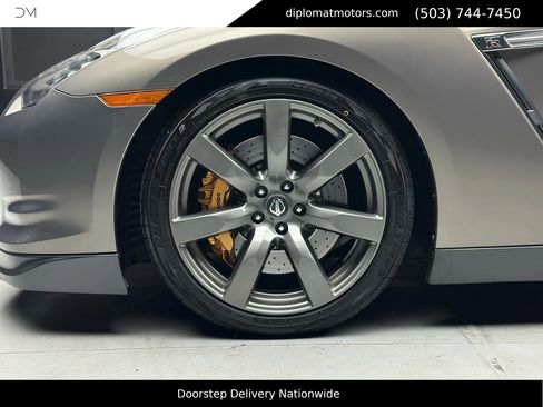Used 2009 Nissan GT-R Premium image 38