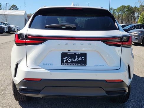 Used 2025 Lexus NX 250 FWD w/ Towing Package (2000 Lbs) image 4