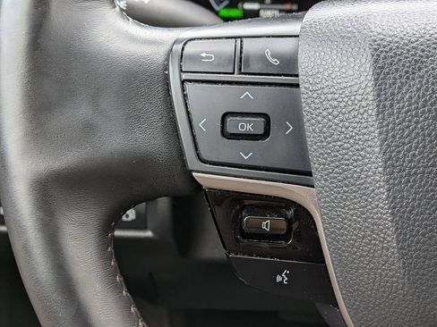 Used 2025 Toyota Camry XLE AWD/4WD image 16