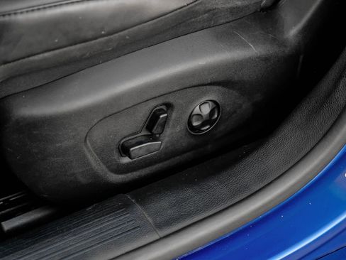 Used 2017 Chrysler 200 Limited Platinum image 40