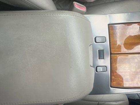 Used 2005 Cadillac XLR RWD image 32