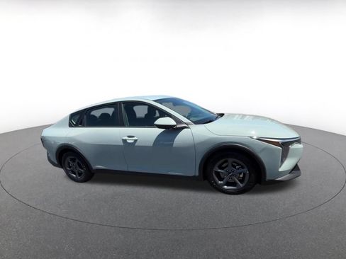 Used 2025 Kia K4 FWD image 2