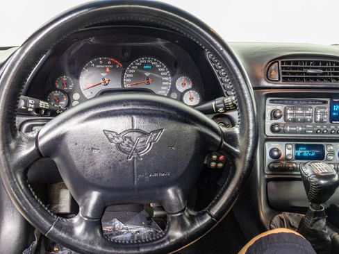 Used 2000 Chevrolet Corvette Convertible w/ Memory Pkg RWD image 26