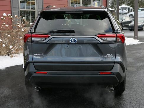 Used 2020 Toyota RAV4 XLE image 6