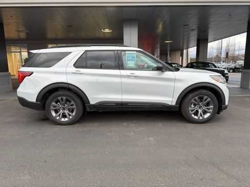 New 2026 Ford Explorer Active w/ Active Comfort Package image 3
